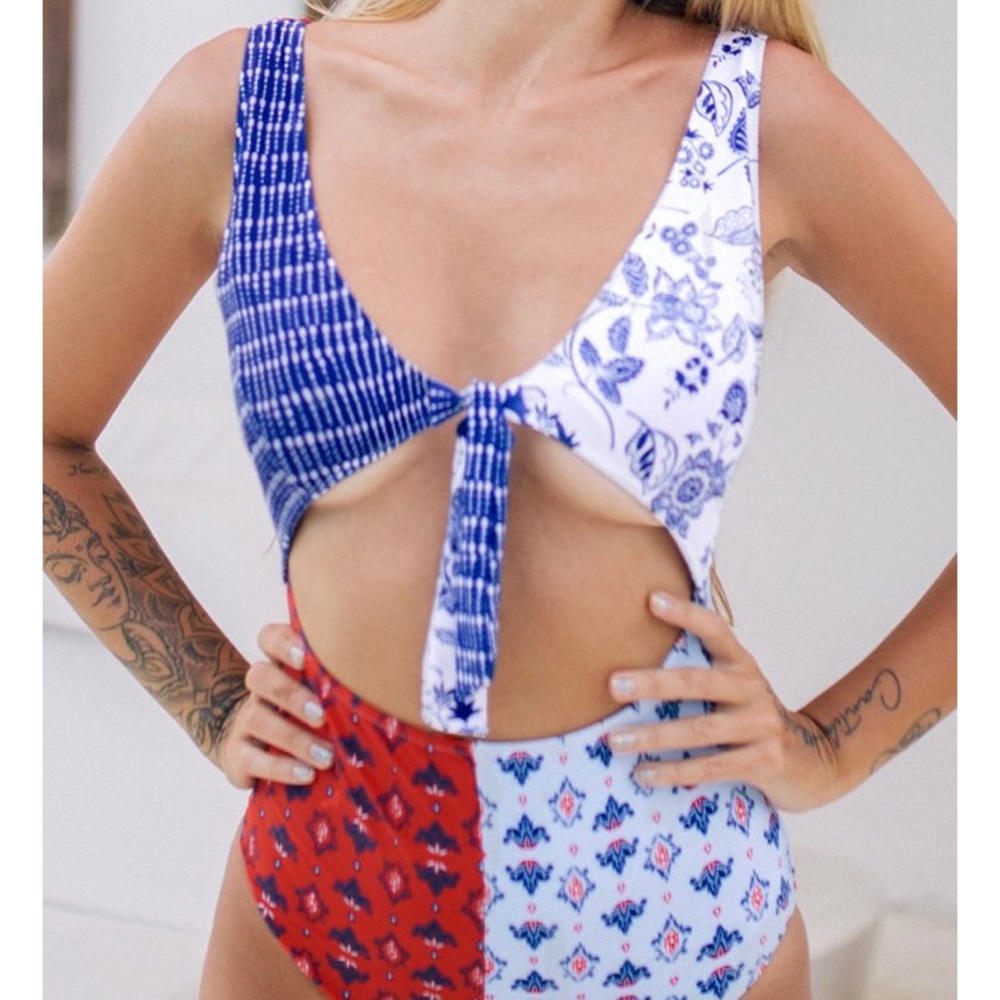 ⭐️SALE⭐️ Cupshe colorful one piece